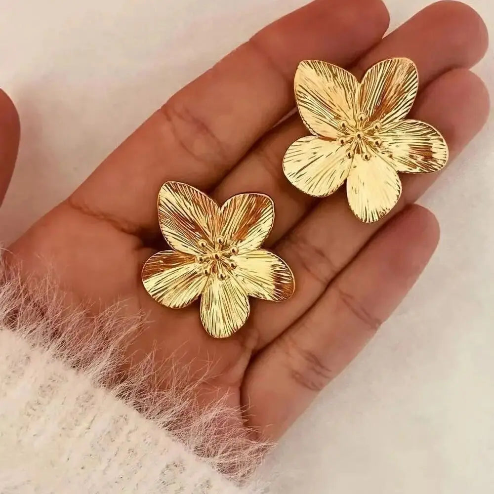 Elegant Vintage Flower Stud Earrings